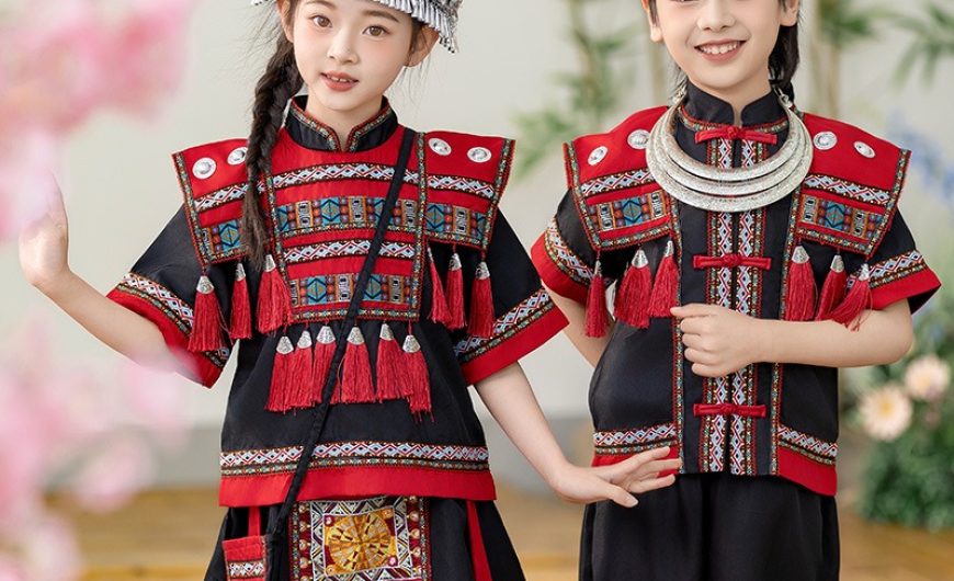Xiao Hua and Her Miao Costume, fhattire kids’ hanfu